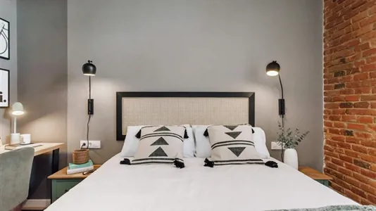 Rooms in Barcelona Eixample - photo 2