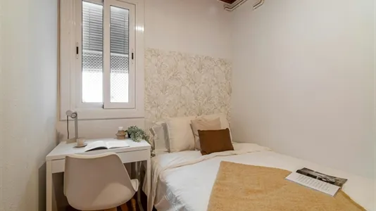 Rooms in Barcelona Eixample - photo 3