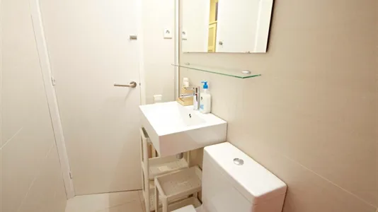 Rooms in Barcelona Eixample - photo 8