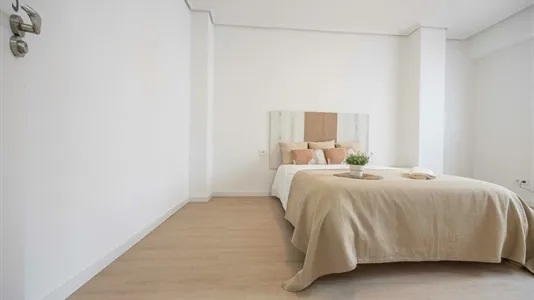 Rooms in el Camí de Vera - photo 2