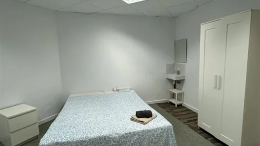 Rooms in Barcelona Eixample - photo 4