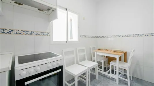 Rooms in Madrid Centro - photo 10