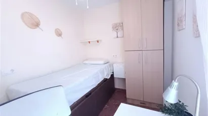 Room for rent in Hacienda de Su Eminencia, Andalucía