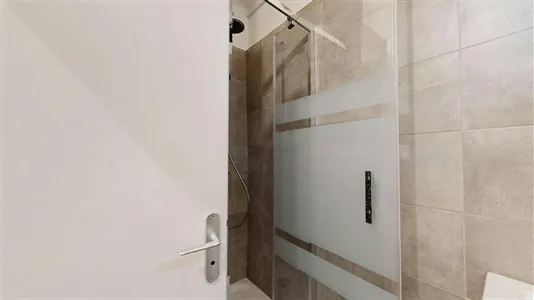 Rooms in Lyon - photo 9