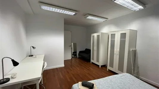 Rooms in Barcelona Eixample - photo 4