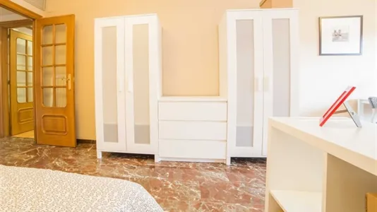 Rooms in Valencia Extramurs - photo 7