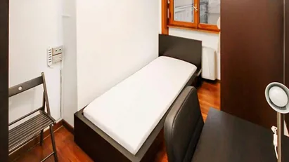 Room for rent in Milano Zona 6 - Barona, Lorenteggio, Milan