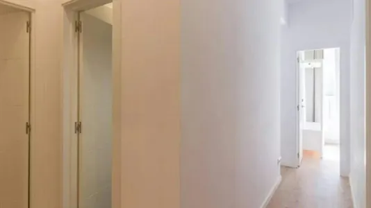 Rooms in Barcelona Ciutat Vella - photo 7