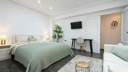 Rooms in Castellar Oliveral - photo 2