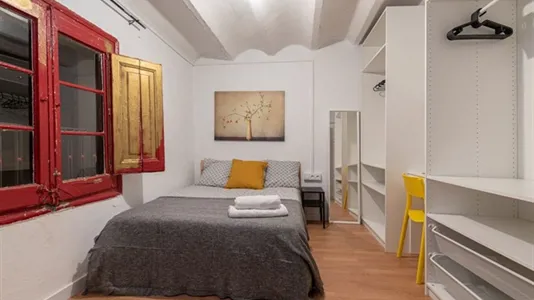 Rooms in Barcelona Ciutat Vella - photo 3