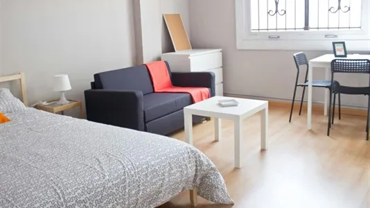 Rooms in Valencia Extramurs - photo 1