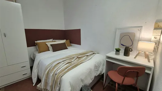 Rooms in Barcelona Eixample - photo 1