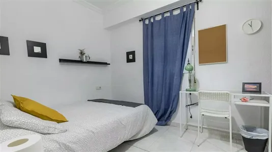 Rooms in el Camí de Vera - photo 2