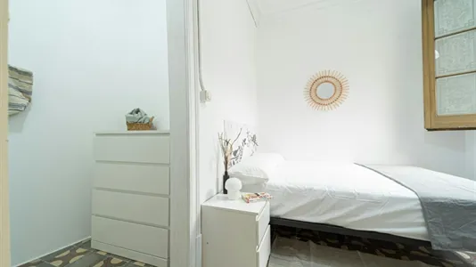 Rooms in Barcelona Ciutat Vella - photo 6