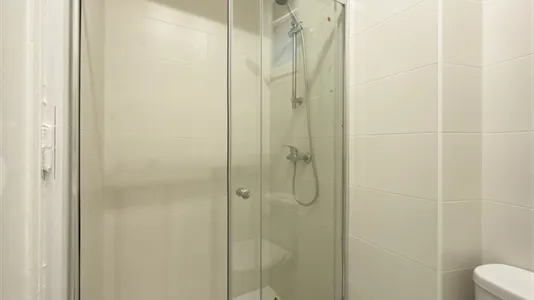 Rooms in Barcelona Ciutat Vella - photo 8