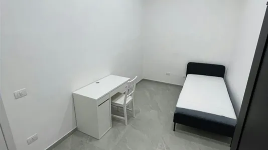 Rooms in Napoli Municipalità 3 - photo 2