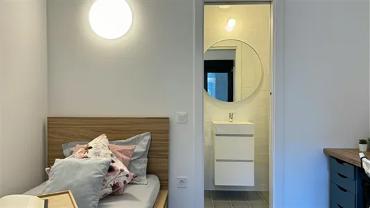 Rooms in Madrid San Blas - photo 5