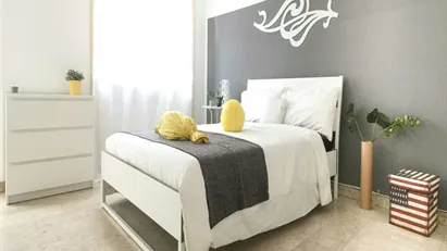 Room for rent in Milano Zona 8 - Fiera, Gallaratese, Quarto Oggiaro, Milan