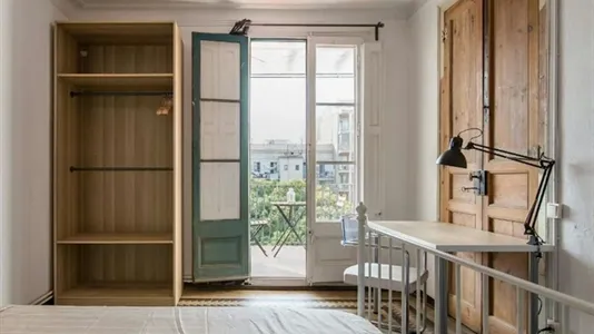 Rooms in Barcelona Eixample - photo 2
