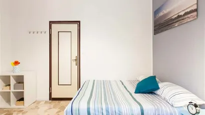Room for rent in Milano Zona 6 - Barona, Lorenteggio, Milan