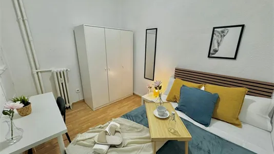 Rooms in Madrid Carabanchel - photo 1