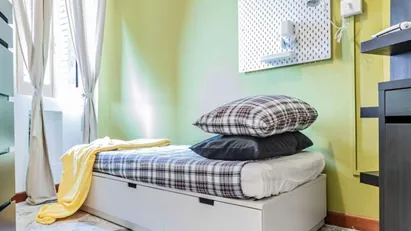 Room for rent in Milano Zona 6 - Barona, Lorenteggio, Milan