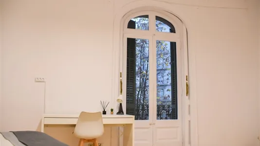 Rooms in Barcelona Eixample - photo 8