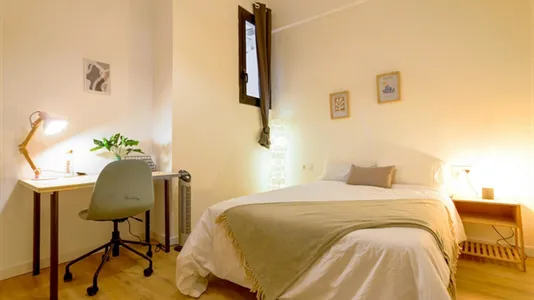 Rooms in Barcelona Ciutat Vella - photo 4