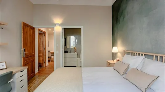 Rooms in Barcelona Ciutat Vella - photo 2