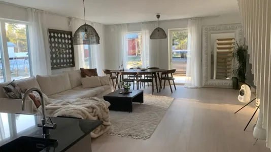 Houses in Huddinge - photo 1