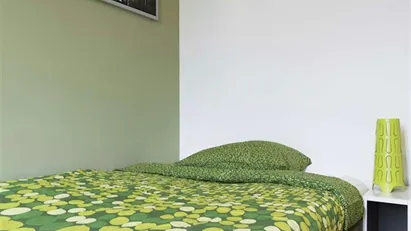 Room for rent in Milano Zona 6 - Barona, Lorenteggio, Milan