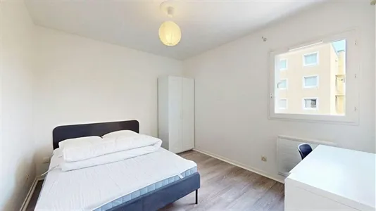 Rooms in Grenoble - photo 2