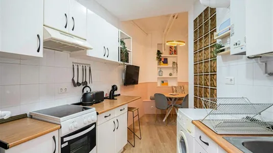 Rooms in Madrid Centro - photo 8