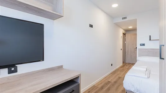 Rooms in Santander - photo 9