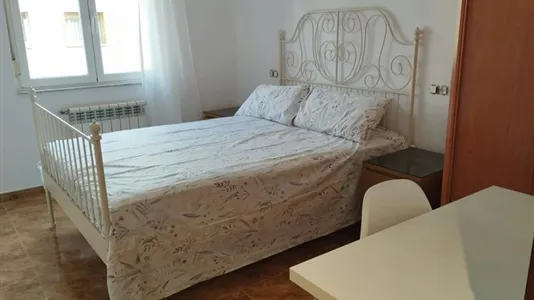 Rooms in Oviedo - photo 4