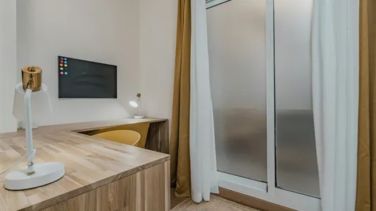 Rooms in Cornellà de Llobregat - photo 7