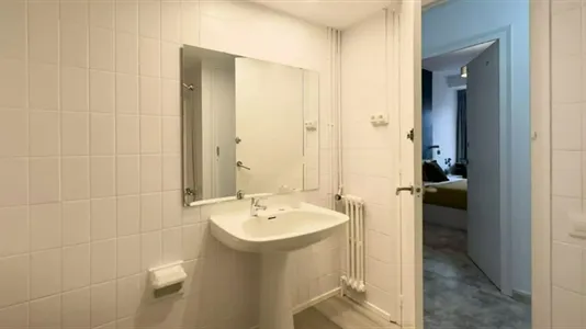 Rooms in Barcelona Eixample - photo 9