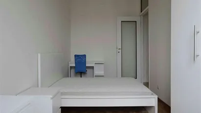 Room for rent in Milano Zona 6 - Barona, Lorenteggio, Milan