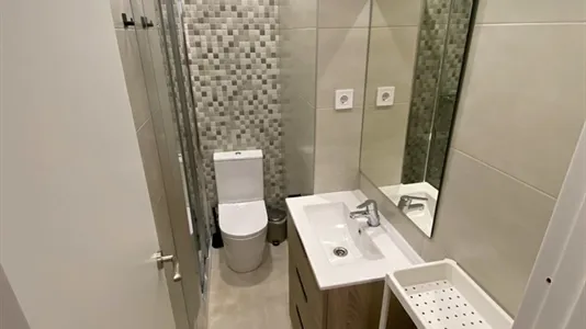 Rooms in Barcelona Ciutat Vella - photo 5