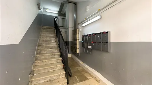 Rooms in Barcelona Ciutat Vella - photo 9