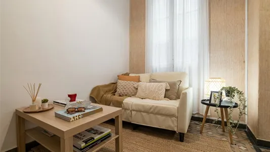Rooms in Barcelona Ciutat Vella - photo 8