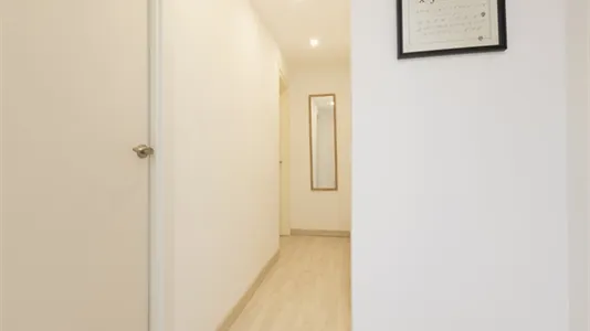 Rooms in Barcelona Ciutat Vella - photo 9