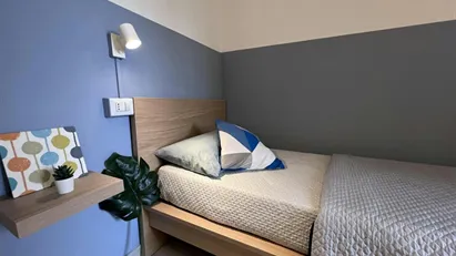 Room for rent in Milano Zona 6 - Barona, Lorenteggio, Milan