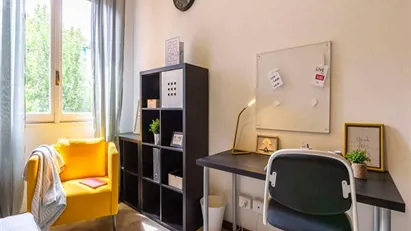 Room for rent in Milano Zona 6 - Barona, Lorenteggio, Milan