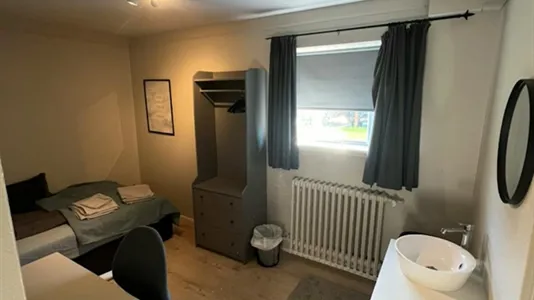 Rooms in Reykjavík Hlíðar - photo 1