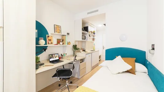 Rooms in Barcelona Sants-Montjuïc - photo 3