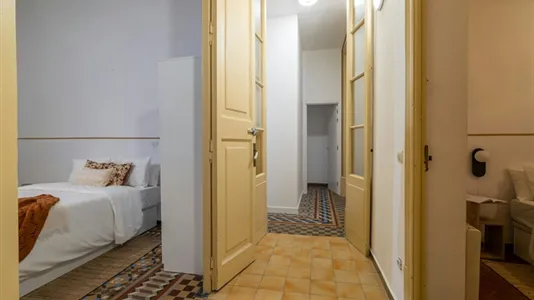 Rooms in Barcelona Ciutat Vella - photo 7
