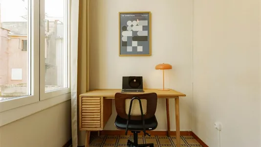 Rooms in Barcelona Ciutat Vella - photo 8