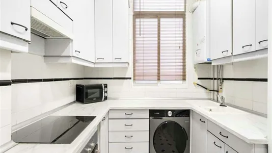 Rooms in Madrid Centro - photo 10