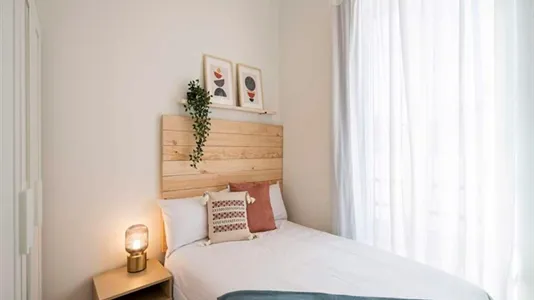 Rooms in Madrid Chamberí - photo 2